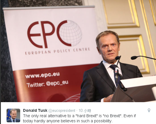歐盟理事會主席圖斯克表示英國只有「不脫歐」及「硬脫歐」2個選項，肖想軟脫歐是不切實際的。   圖：翻攝圖斯克推特