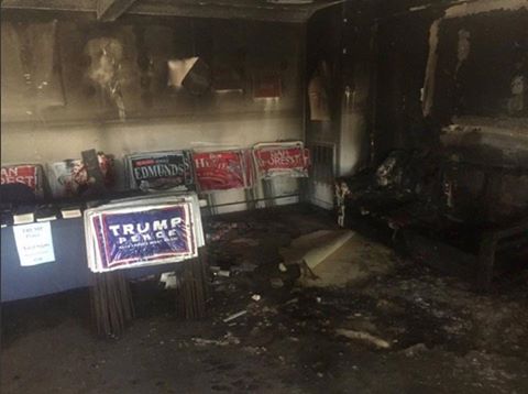 僅剩23天美國總統大選就要投票，共和黨北卡羅萊納州（North Carolina）黨部當地時間16日遭到燃燒彈攻擊。共和黨候選人川普（Donald Trump）表示，這是對手希拉蕊（Hillary Clinton）陣營所為。   圖：翻攝川普臉書