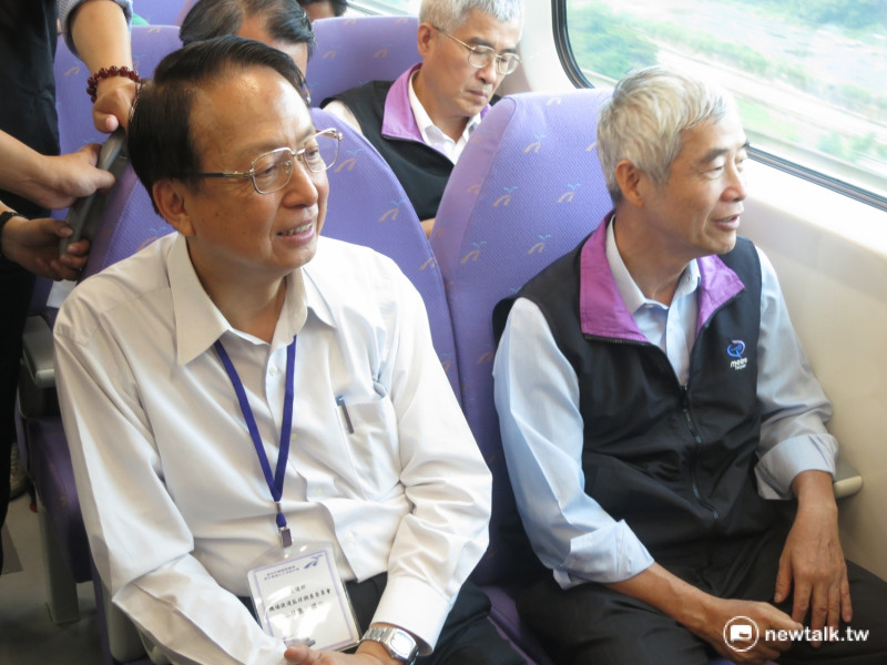 台灣高速鐵路股份有限公司18日表示，董事會已推選財團法人中華航空事業發展基金會之代表人江耀宗董事擔任董事長。圖為江耀宗（左）與交通部長賀陳旦（右）。   圖：新頭殼資料照片