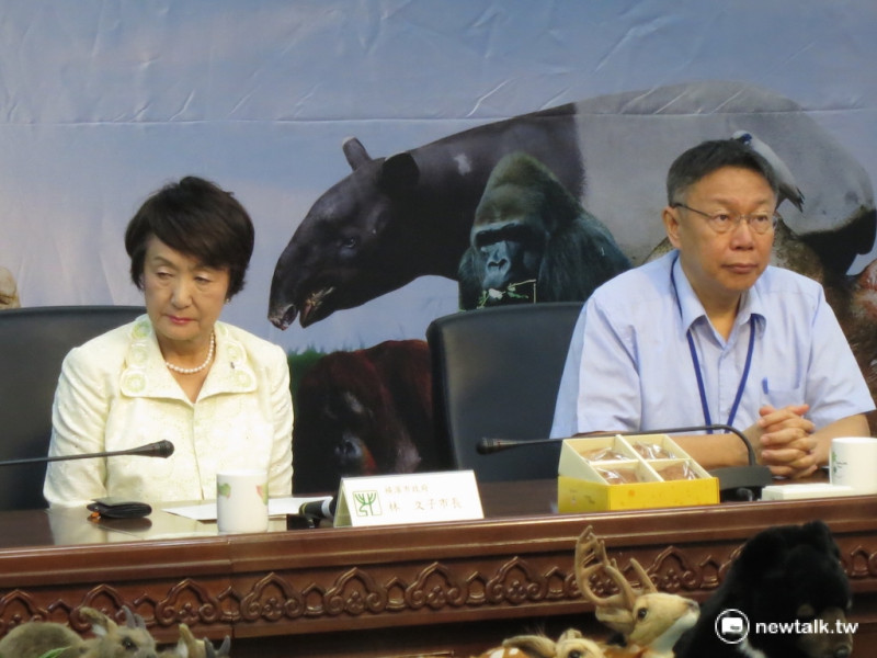 台北市長柯文哲21日上午出席「台北與橫濱動物園簽訂友好協定」記者會，並接見日本橫濱市長林文子（圖左）一行人。   圖：呂佳峻/攝