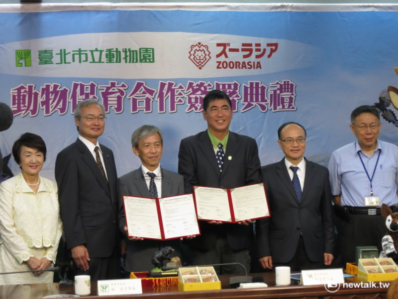 今年適逢台北與日本橫濱市簽署夥伴城市協定10週年，雙方也在21日簽署動物園保育合作友好協定。   圖：呂佳峻/攝
