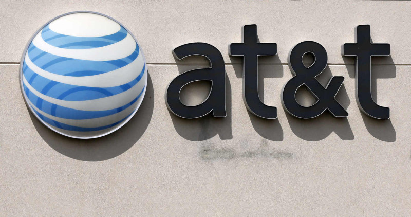 美國電信巨擘AT&T宣佈，將在2017年底前，斥資約860億美元（約合新台幣4300億元）併購娛樂集團時代華納（Time Warner）。這是2016年度全球最大併購案。   圖：達志影像／美聯社