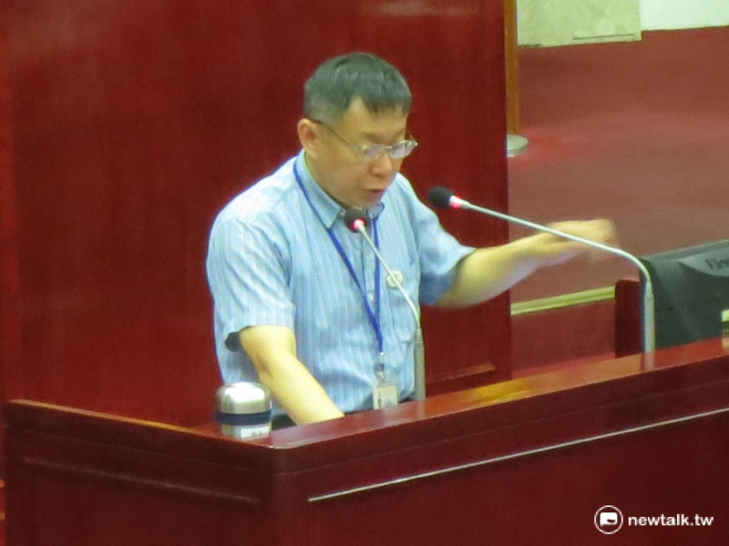 台北市長柯文哲24日上午赴市議會進行世大運進度專案報告。   圖：呂佳峻/攝