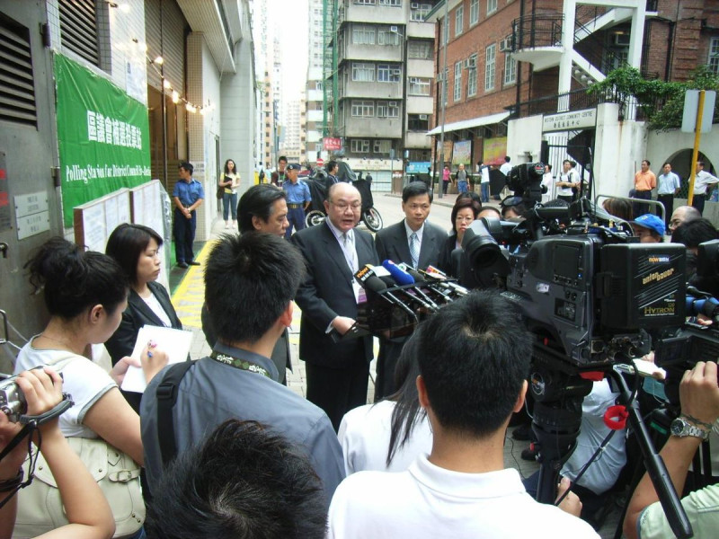 香港退休法官胡國興27日宣布參選下屆特首選舉，成為首位表態競逐特首寶座之人，為特首之戰拉開序幕。   圖：翻攝自維基百科。