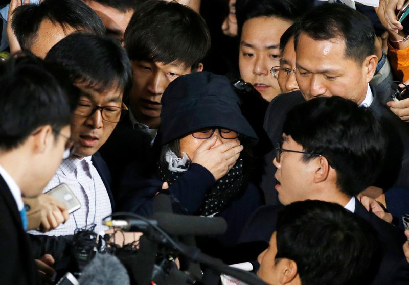 韓國總統朴槿惠閨密崔順實10月31日露面到首爾中央地方檢察廳接受調查，並於當晚被緊急拘留。   圖：達志影像/路透社資料照片