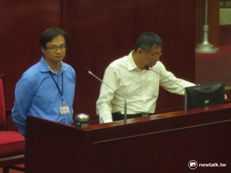 台北市長柯文哲、民政局長藍世聰等人於7日下午赴市議會備詢。   圖：呂佳峻/攝
