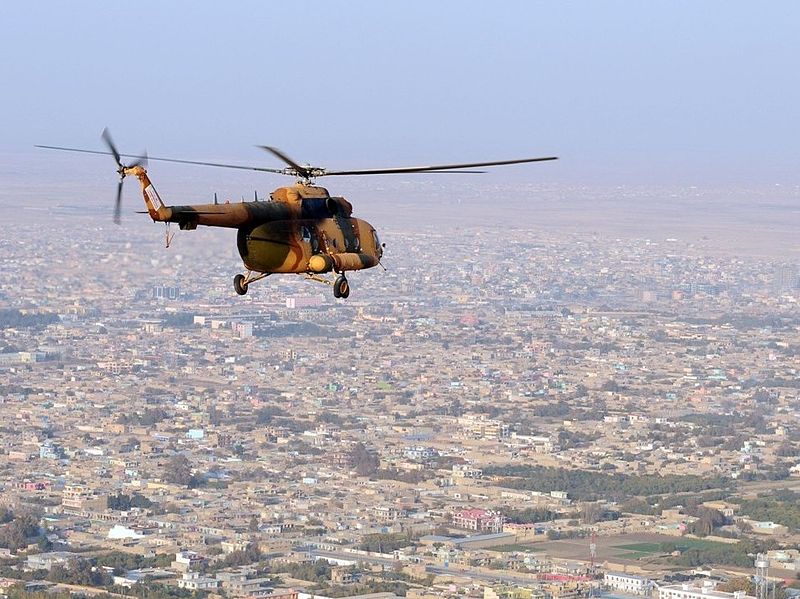 阿富汗北部城市馬薩里沙利夫原本是平靜的城市，時有軍方直升機巡邏。   圖：翻攝維基網站/MC1 Eric S. Dehm, US Navy
