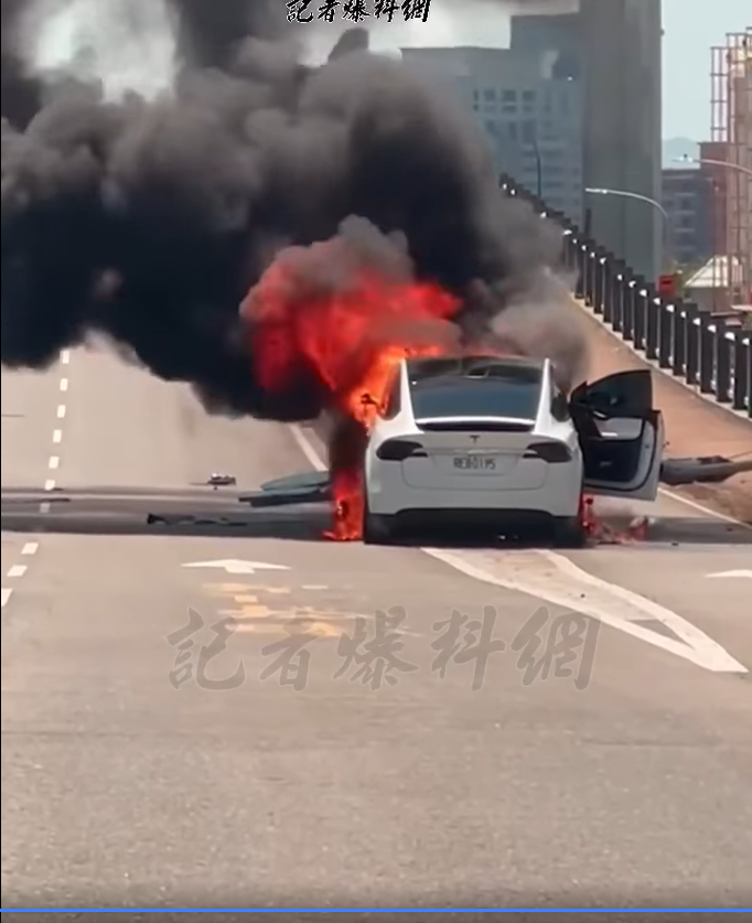 林志穎發生火燒車事故。   圖：翻攝自記者爆料網