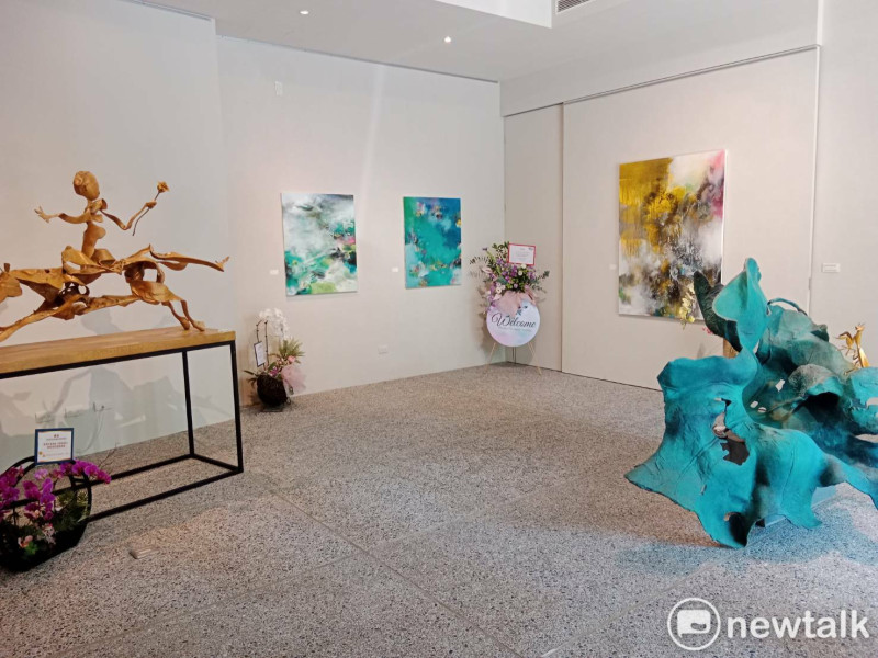 「塑意與繪境」雙人聯展在台南藝非凡美術館展出。   圖：黃博郎／攝