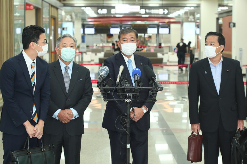 日本跨黨派國會議員所組「思考日本安全保障議員之會」27日抵台。   圖：外交部提供