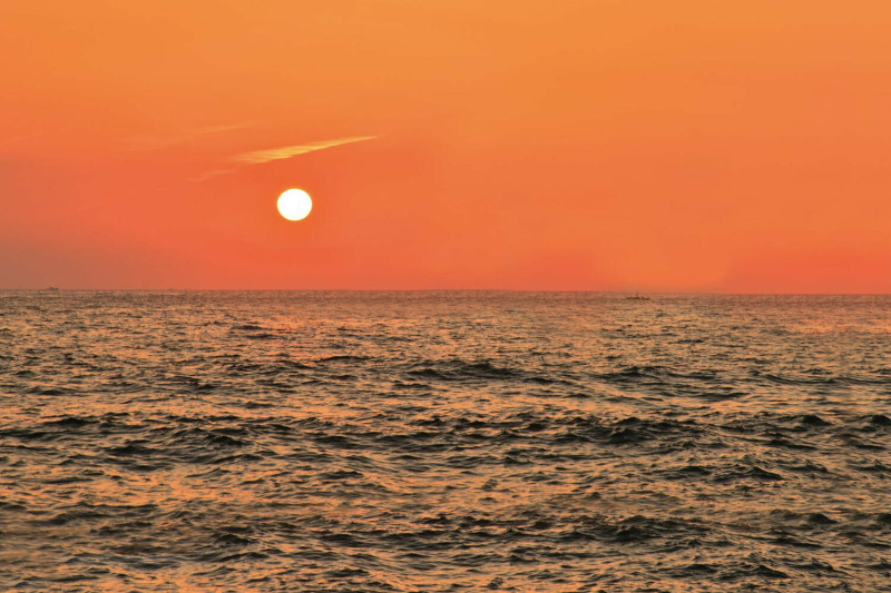 於餘香咖啡遠眺海岸賞夕陽。   圖：漁業署／提供