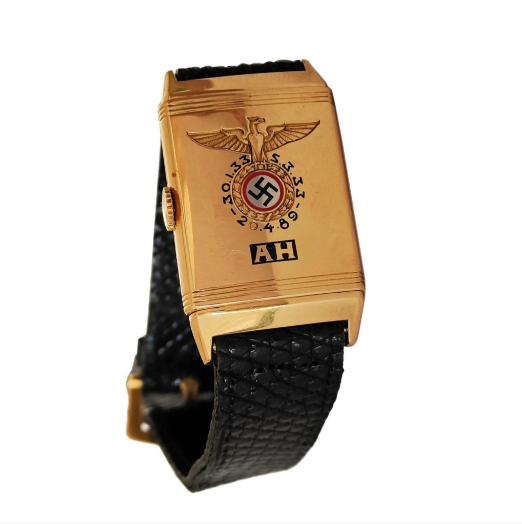 美國拍賣會上，售出一支據傳是納粹德國領導人希特勒（Adolf Hitler）所擁有的手錶，拍賣售價高達110萬美元（約3301萬新台幣）。   圖：取自Alexander Historical Auctions網站
