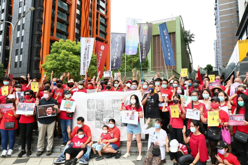 台灣人權促進會與數十個公民及人權團體、台灣聲援緬甸聯盟，共同發動抗議集會，譴責緬甸軍政府秘密處決4名民主抗爭者。   圖：台灣人權促進會提供