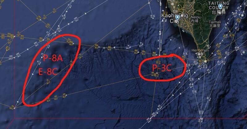 美軍的 P-8A 反潛機、E-8C 指揮機也同時出現在西南空域周邊，我國空軍 P-3C 反潛機也現身。   圖:翻攝自臉書粉專「台灣西南空域」