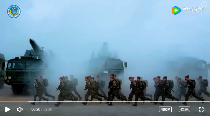 解放軍東部戰區發布嚴陣以待，聽令而戰軍演影片。圖為解放軍飛彈發射車與部隊。   圖 : 翻攝自騰訊視頻（資料照）