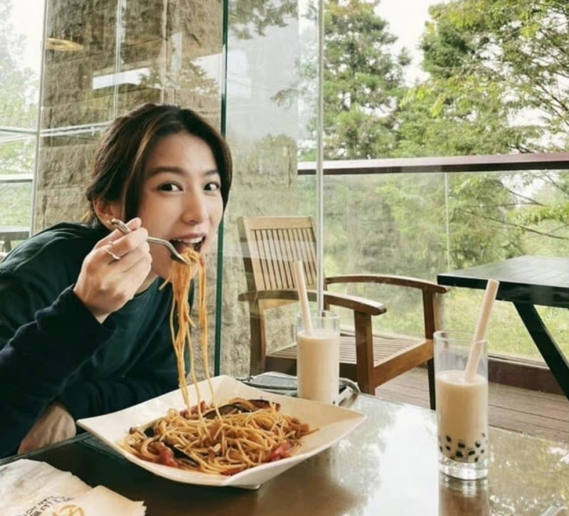 田馥甄因一張吃義大利麵的照片，被小粉紅控「台獨」。   圖：翻攝自微博
