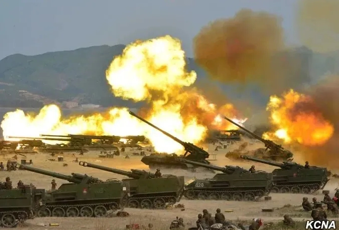300門自走砲畫面被證實為2017 年北韓演習場景。   圖 : 翻攝自朝中社