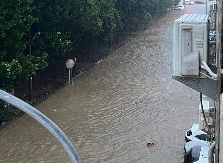 8月4日嘉義市多處淹水。   圖：讀者/提供