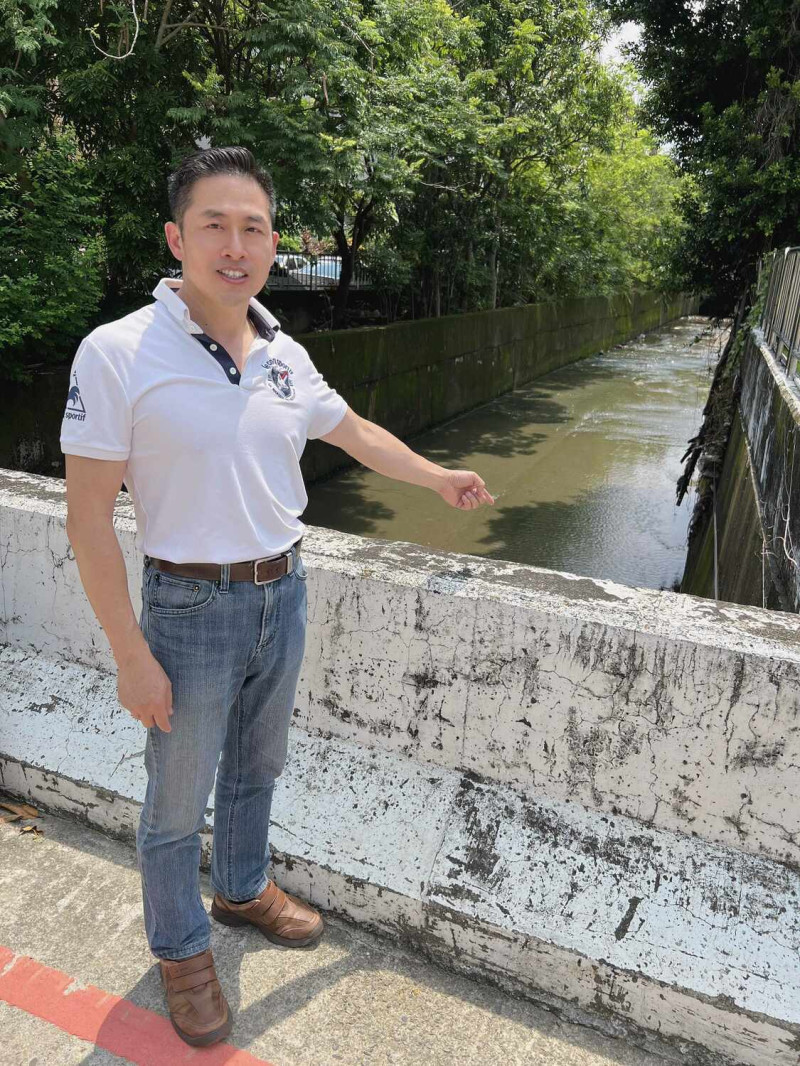 市議員候選人黃盈智表示，8月4日嘉義市淹水是「涂規黃不隨」造成。   圖：黃盈智競選團隊/提供