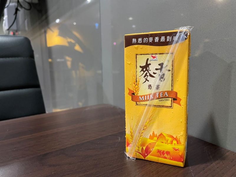 ▲有網友曬出鋁箔包奶茶「4天王」，好奇詢問「奶茶4選1，你會選哪個」而引起熱議。（圖／記者楊智傑攝）   