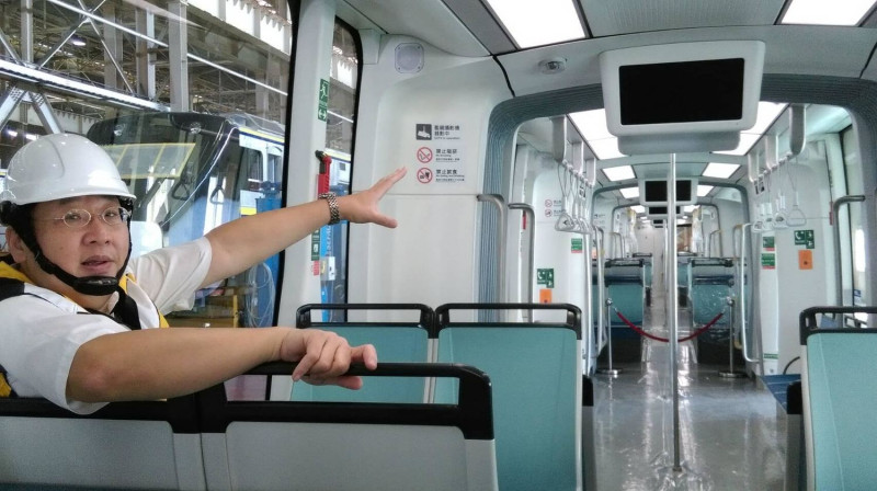 新北市政府捷運工程局長趙紹廉說,淡海輕軌是全國首例以「全生命週期」的概念,從興建、營運到後續的維修都追求成本最佳化,協助台灣建立自主的軌道車輛工業。 圖:陳冠廷/攝