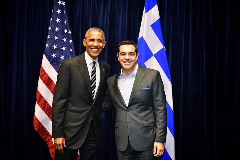 美國總統歐巴馬(左)任內最後1次出訪首站來到希臘，與希臘總理齊普拉斯（右）會談後，16日在古歷史遺跡衛城發表演說暢談全球化。   圖：翻攝Alexis Tsipras臉書