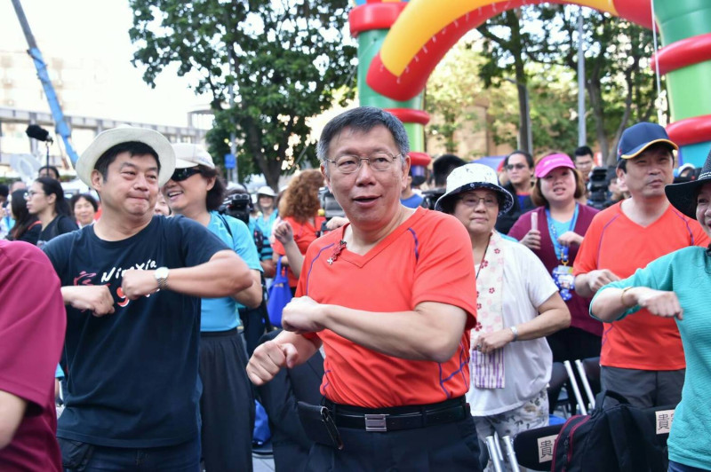 台北市長柯文哲19日出席「西區古蹟文化巡禮健走活動」。   圖：台北市政府提供