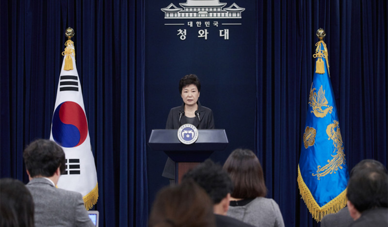 韓國總統朴槿惠身陷親信干政醜聞，青瓦台表示她將批准《獨檢法》，同時接受獨立檢察。   圖：翻攝青瓦台官網