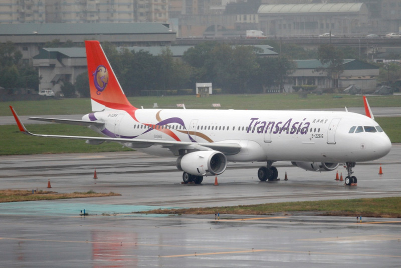 民航局要求復興航空提出飛機的後續處理計劃，否則所有飛機不准離開台灣。   圖：達志影像/路透社