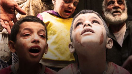 敘利亞政府軍及反叛軍於阿勒坡交火，導致該地區醫院及學校等設施遭到轟炸，死傷平民中還包括孩童。人權團體對此表示憤怒，呼籲各界關注當地平民的生命危險。   圖：翻攝敘利亞人權瞭望台(Syrian Observatory for Human Rights)網站