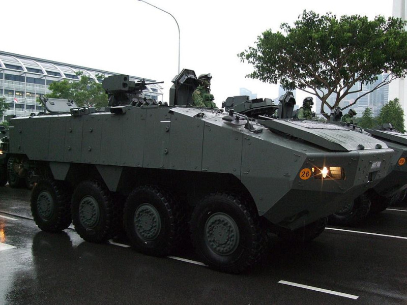 高雄出發至新加坡的貨櫃船，在香港中轉時，遭香港海關查獲裝載AV-81 八輪裝甲車（圖）與爆炸物。   圖：翻攝自維基百科。