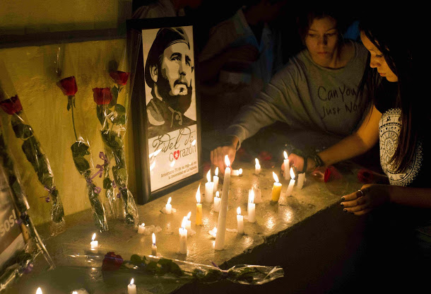 斐代爾．卡斯楚（Fidel Castro）去世後，古巴民眾齊聚革命廣場向卡斯楚告別，古巴的左派盟國領袖也將陸續飛抵哈瓦那，參加追思儀式。   圖片來源：達志影像／美聯社資料照片