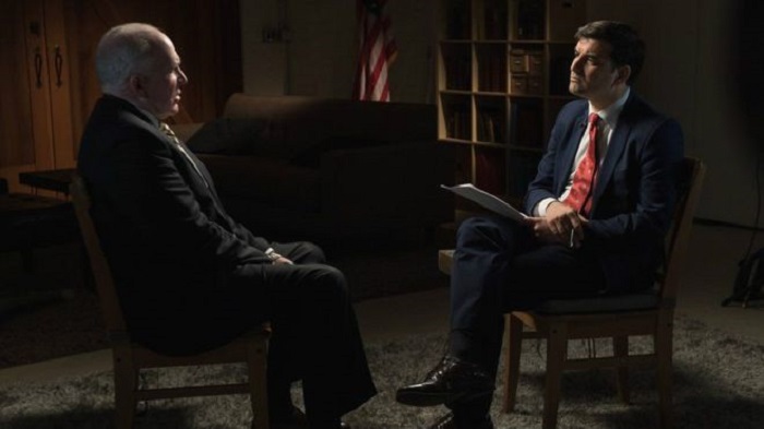 美國中央情報局局長布瑞南(左)接受BBC訪問時，警告美國準總統川普若撕毀伊朗核子協議，必會帶來災難性後果。   圖：翻攝BBC