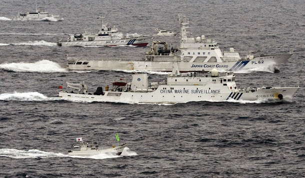 因中國船隻在尖閣諸島活動頻繁，加上朝鮮頻射飛彈，日本政府考慮將2017年度防衛預算編列約5兆1000億日圓，創下歷史新高。   圖片來源：達志影像/路透社資料照片