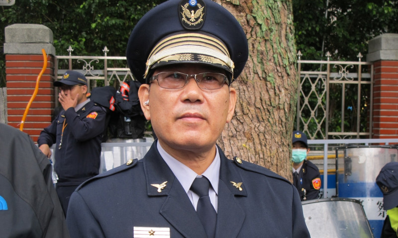 台北市警察局中正一分局長張奇文2日說明柯建銘遭勞團成員施暴情形。   圖：林朝億/攝