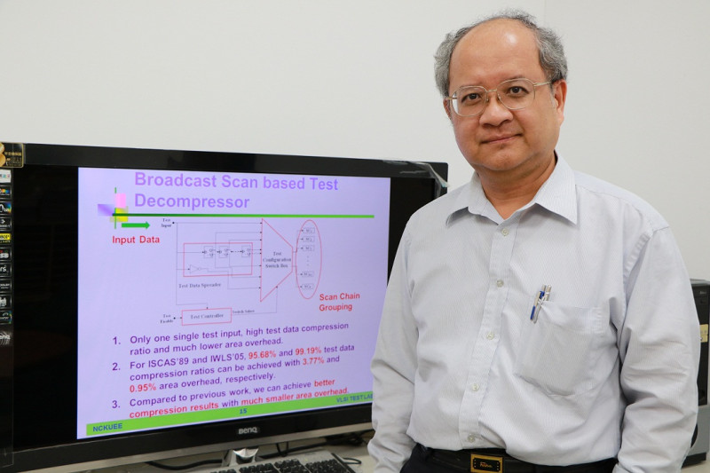 成功大學電機工程學系教授李昆忠榮獲IEEE Fellow（會士），揚名國際。   圖：黃博郎/攝