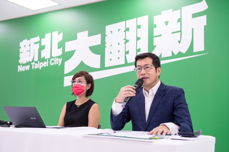 羅致政表示,新北市400萬市民不需要再等待,市政大翻新不用再等四年。 圖:林佳龍競選辦公室提供