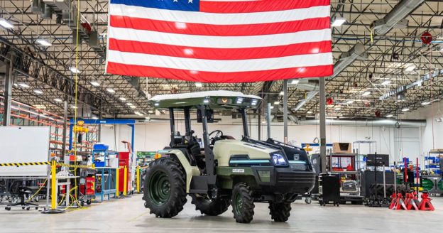 鴻海昨(9)日晚間宣布，將與Monarch Tractor簽署代工協議，鴻海將在美國俄亥俄州廠區打造新世代電動農業機具以及電池模組。   圖：翻攝自Monarch Tractor官網