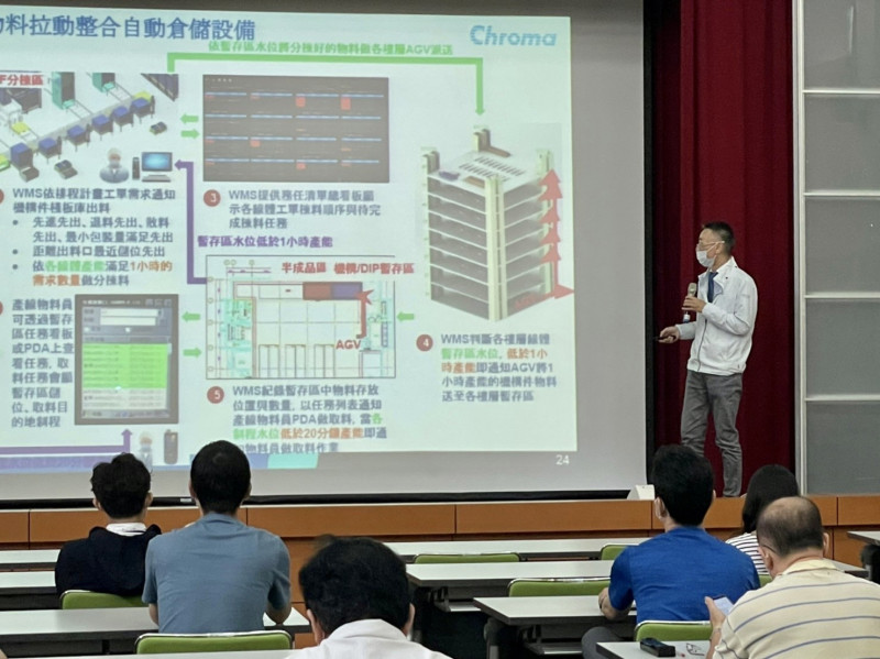 說明會集結16家數位系統供應(SI)廠商，展現各類新北專屬優惠的軟硬體解決方案，吸引電子零組件、機械等製造業者熱烈參與。   圖：新北市經發局提供