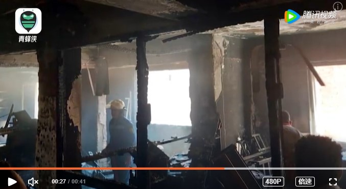 埃及教堂失火，建築物被燒成廢墟。   圖：翻攝自騰訊