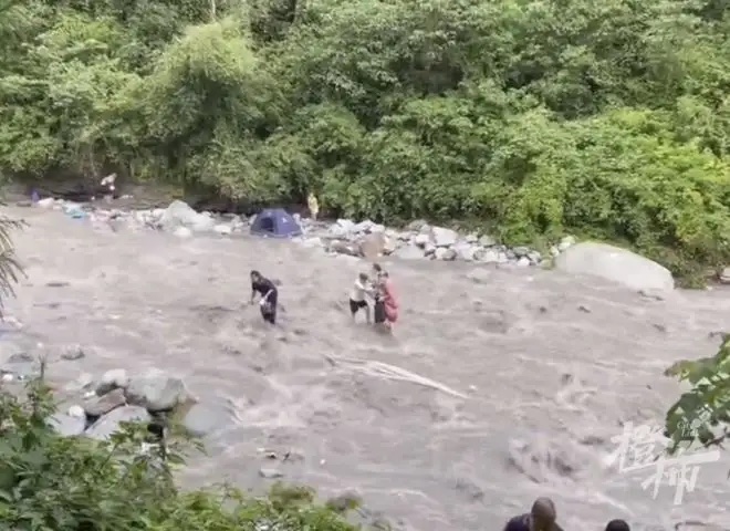 中國四川打卡景點「龍漕溝」爆發洪災，多人死傷。   圖：翻攝自百度