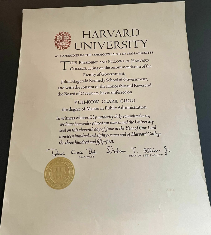 周玉蔻畢業自哈佛大學甘迺迪政府學院，取得公共行政碩士學位。   圖：翻攝自周玉蔻 臉書