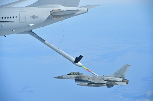 南韓參與「漆黑2022」(Pitch Black 2022)多國聯合空戰軍演，首次派出「KC-330」空中加油機，憑借自身戰力赴海外參演。   圖：翻攝自南韓空軍(資料畫面)