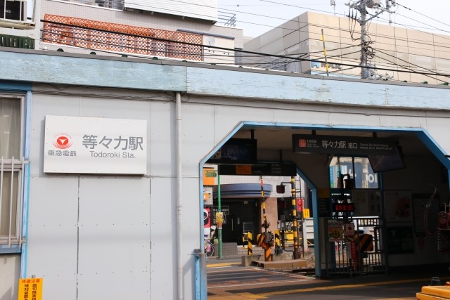 最近的車站「等等力站」步行至等等力溪谷僅需3分鐘。   圖：東京觀光事務所台灣辦事處／提供