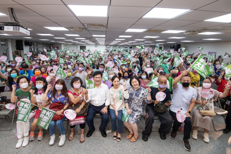 林佳龍赴樹林區參加由新北市議員參選人高乃芸主辦的「新北大翻新，議員逗陣拚」座談會，新北市議員高敏慧及在地里長、民眾熱情參與，滿場鄉親讓林佳龍信心滿滿。   圖：林佳龍競辦提供