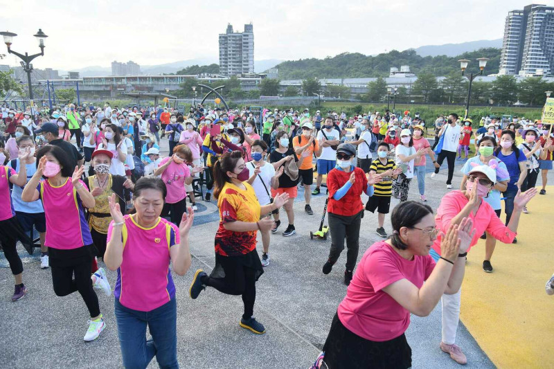 活動現場有帶動跳、健康操等餘興節目。   圖：新北市新聞局提供