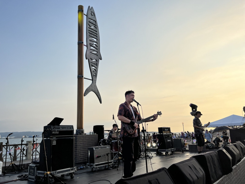 淡水漁人舞台充分展現新北市對於獨立音樂的支持，將重視原創音樂、自由發聲的精神透過這個音樂場域延續下去。   圖：新北市觀旅局提供