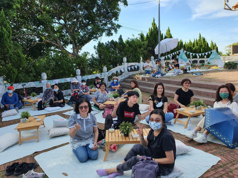 親近山林，在美好的自然環境中來一場大地茶席。   圖：新北市觀旅局提供