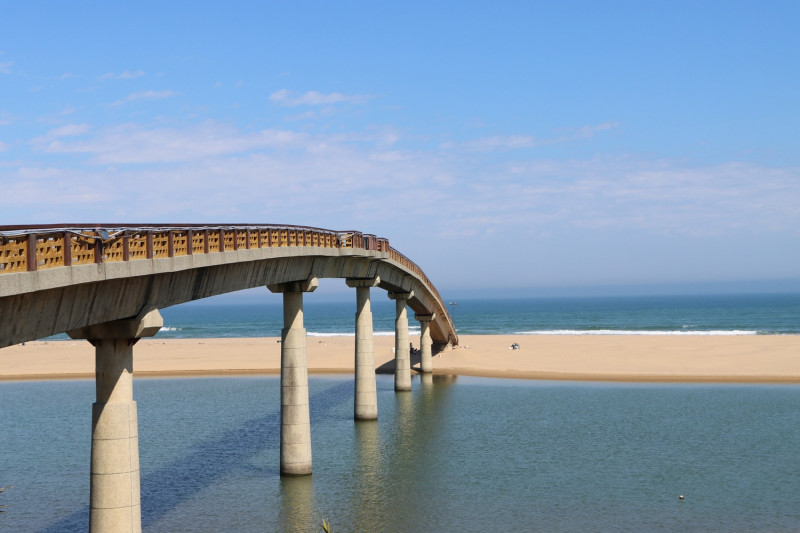 福隆海水浴場結合海洋與得天獨厚的內河地形。   圖：新北市觀旅局提供