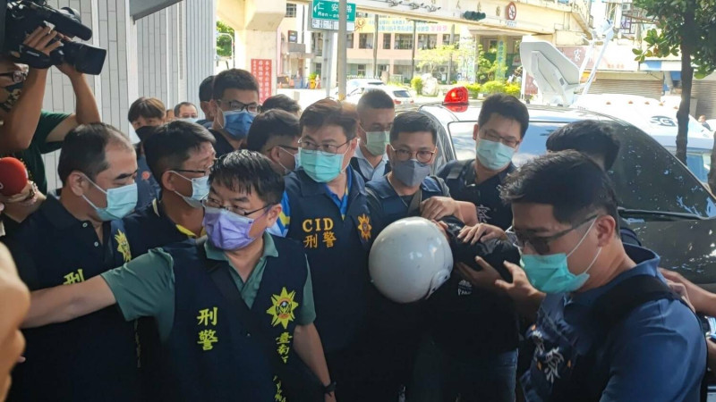 台南兩名員警被殺，造成了社會對於兇嫌林信吾的共憤與對兩位員警及其家屬的共感與同情。   圖：台南市警察局提供